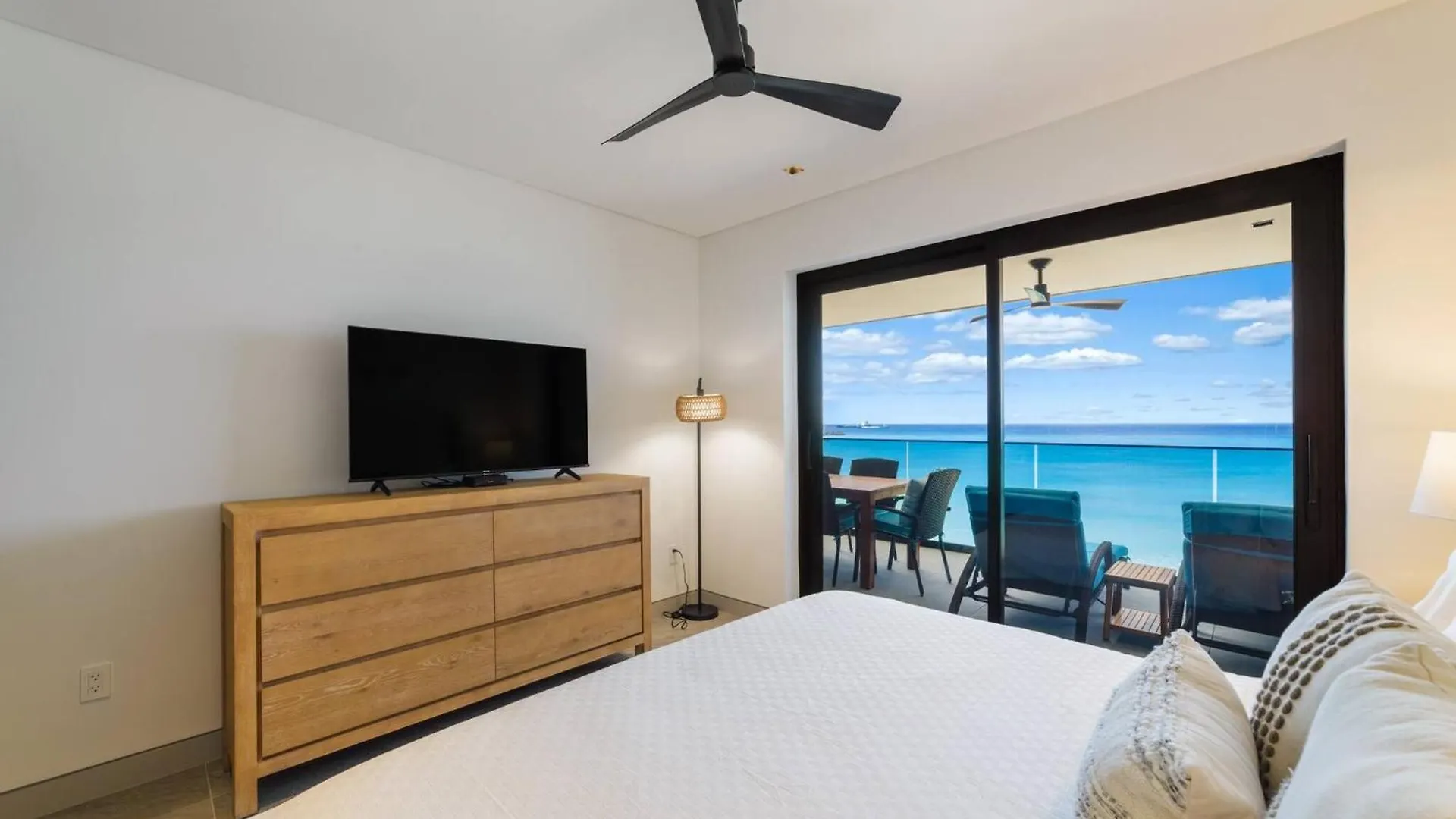 Allure 502, Beachfront Penthouse By Zenbreak