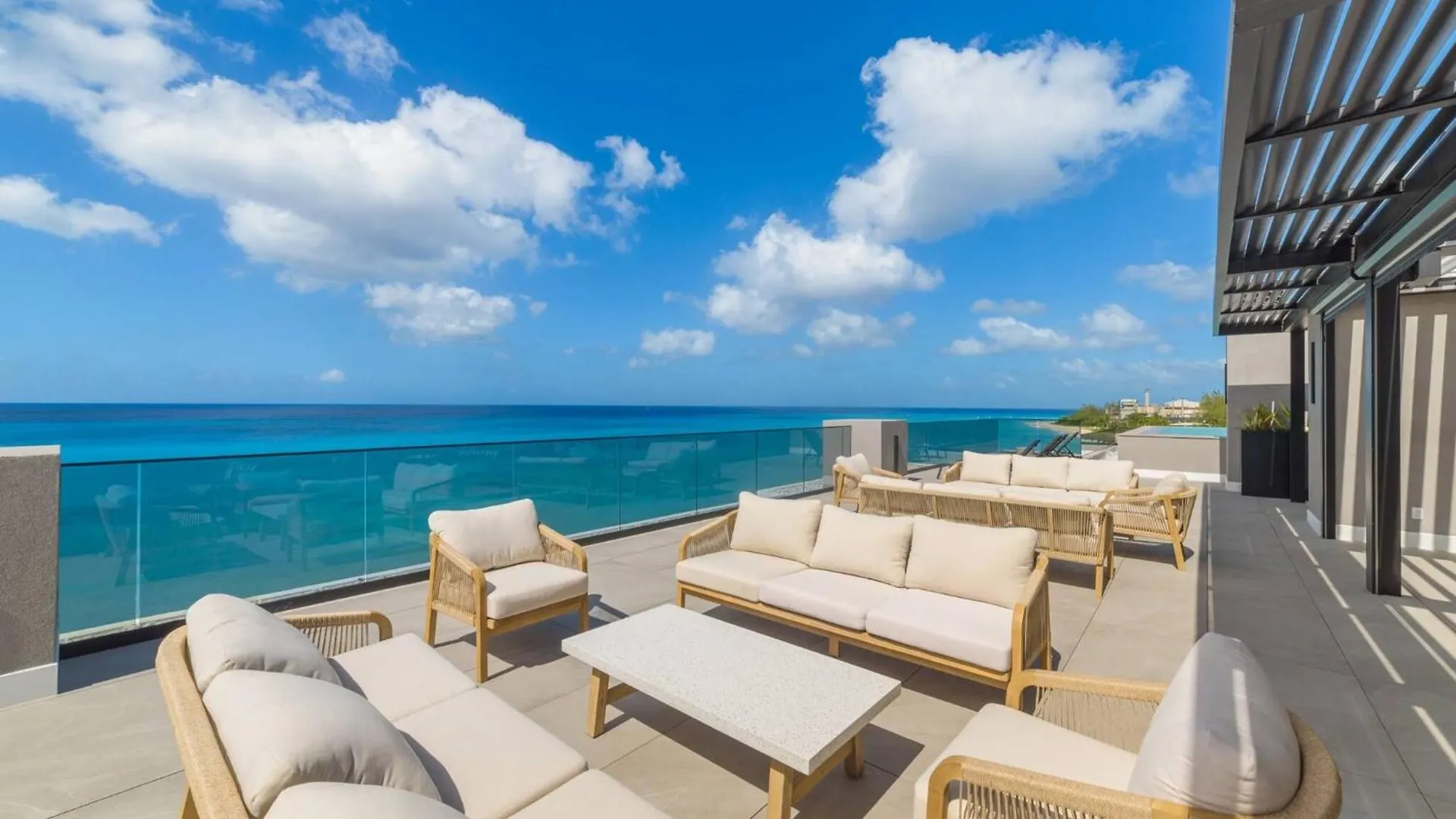 Allure 502, Beachfront Penthouse By Zenbreak Casa vacanze Bridgetown