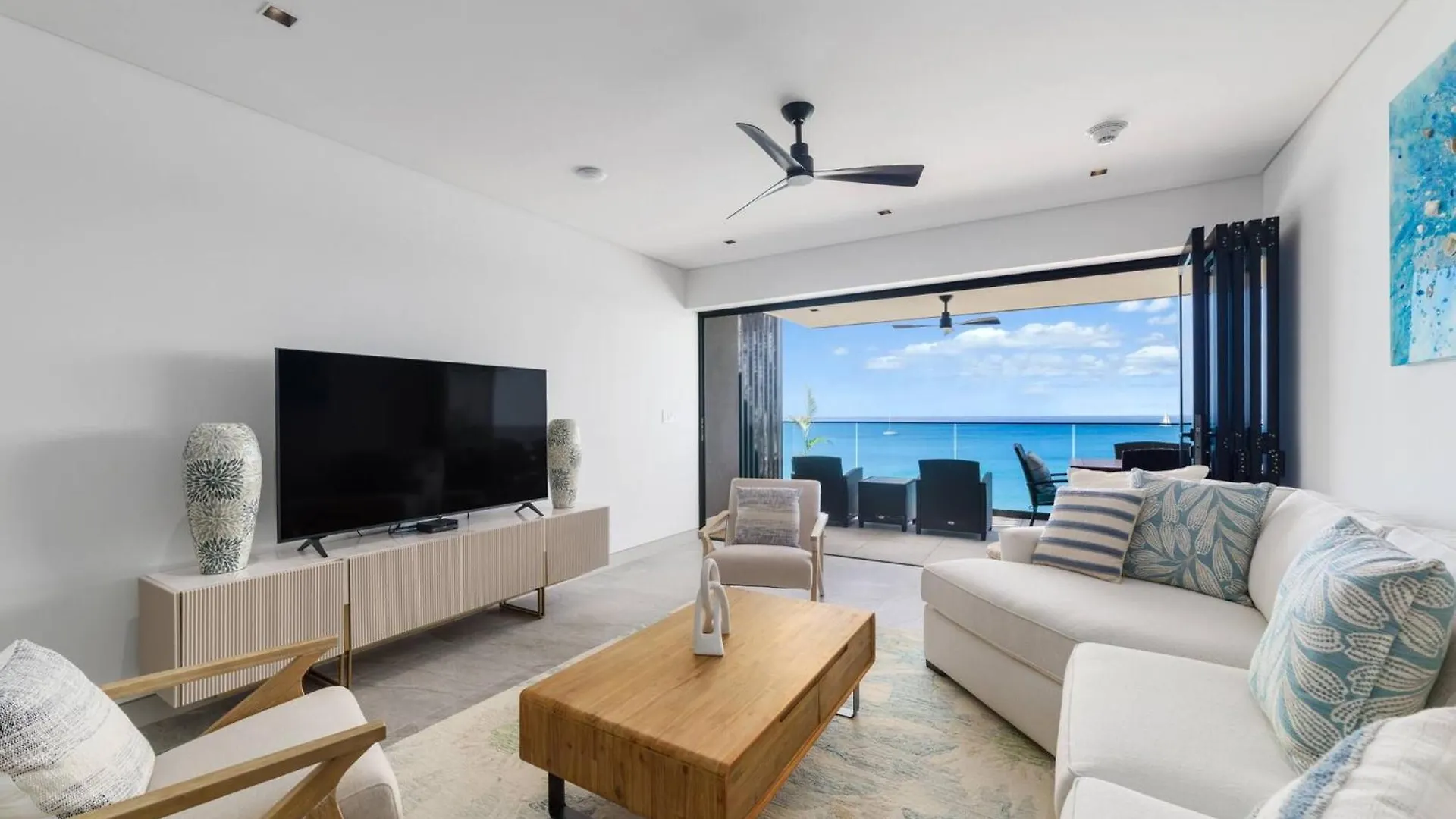 Allure 502, Beachfront Penthouse By Zenbreak 0*, Bridgetown